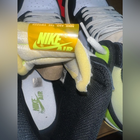 Air Jordan 1 Retro High OG ( Volt Gold ) - Picture 11 of 11
